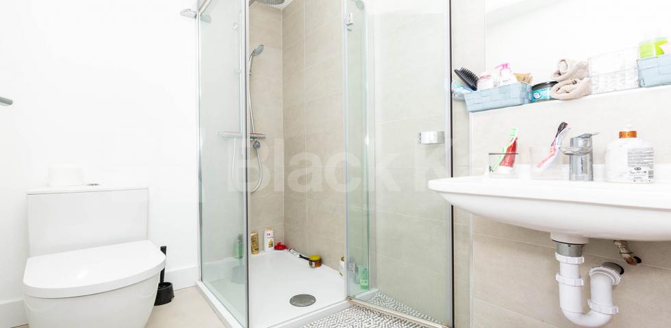 			2 Bedroom, 1 bath, 1 reception Apartment			 York Way, CAMDEN BORDERS 